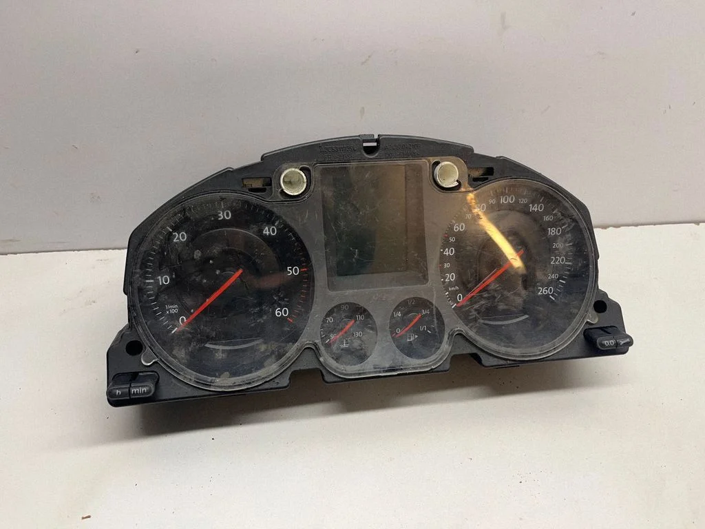 Speedometer (instrument cluster) – Volkswagen Passat B6 (2005-2010)