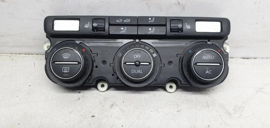 Kliimaseadme/kütte juhtplokk (salongis) – Volkswagen Passat CC (2008-2016)