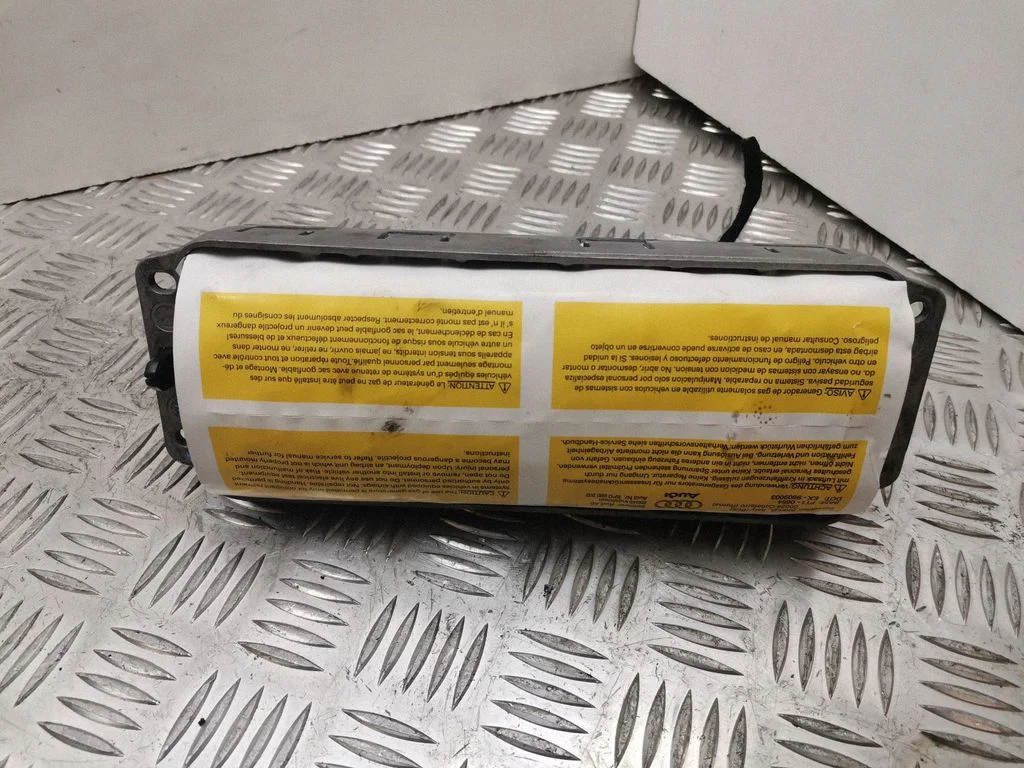 Passenger airbag 8P0880202
