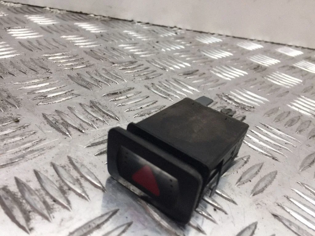 Hazard light switch – Volkswagen Golf IV (1998-2005)