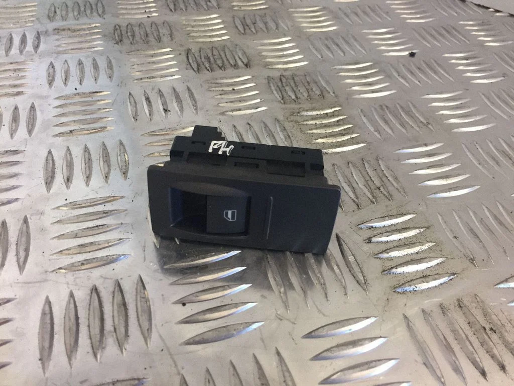 Electric window control switch – Volkswagen Phaeton (2002-2016)