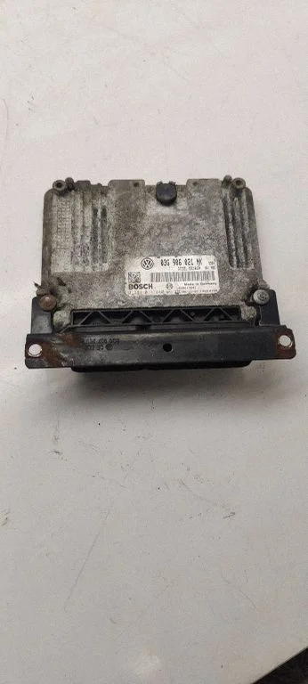 Sterownik silnika 03G906021NK
