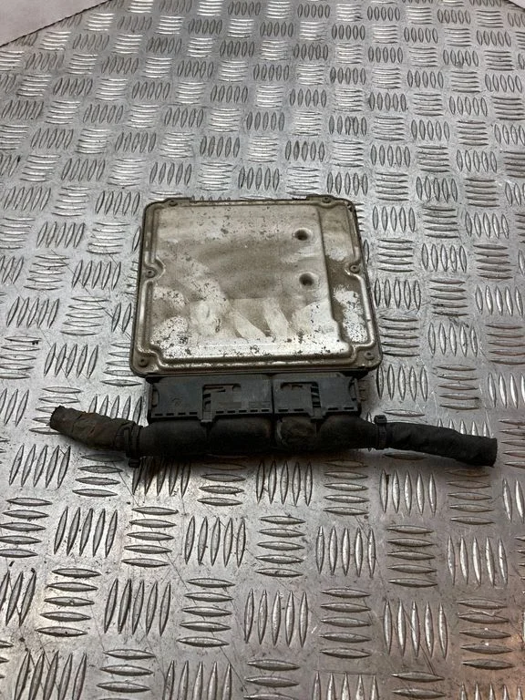 Dzinēja vadības bloks – Volkswagen Passat B6 (2005-2010)
