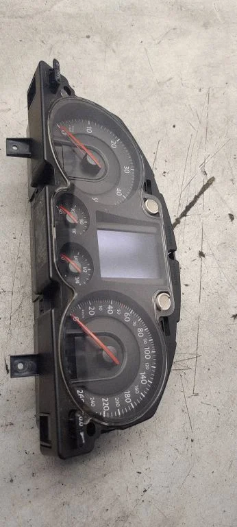 Speedometer (instrument cluster) – Volkswagen Passat CC (2008-2016)