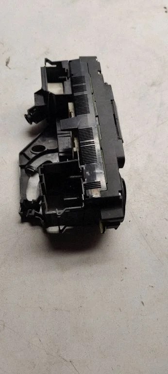 Climate control unit – Volkswagen Cross Touran I (2006-2016)