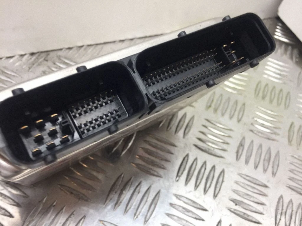 Dzinēja vadības bloks – Audi A4 S4 B6 8E 8H (2001-2005)