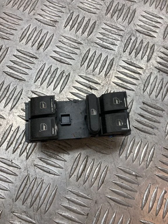 Electric window control switch 1Z0959858A