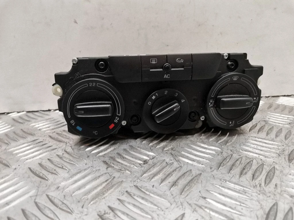 Climate control unit 05S20A174358110