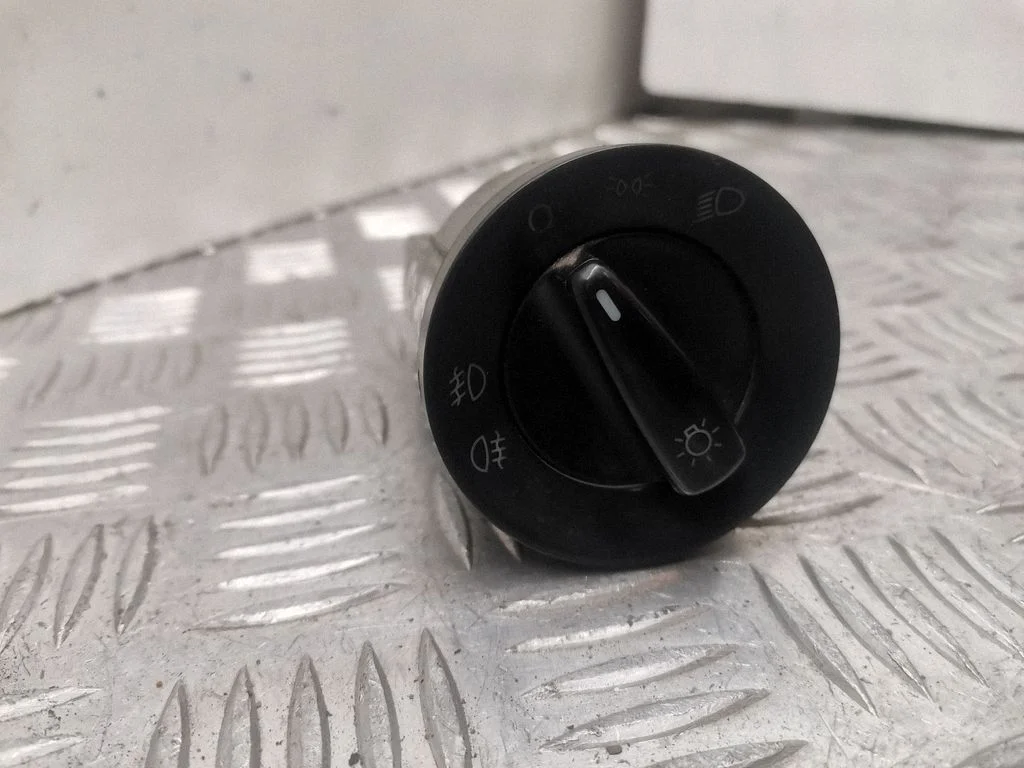 Light switch 1C0941531A