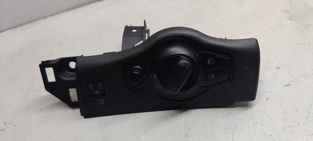 Headlight level height control switch 8t1858341a