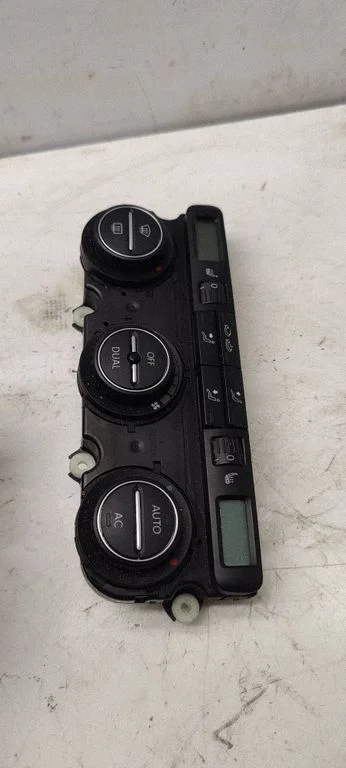 Kliimaseadme/kütte juhtplokk (salongis) – Volkswagen Passat CC (2008-2016)