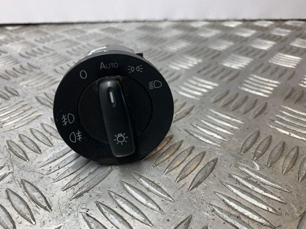 Light switch 1K094143BM