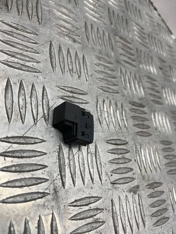 Alarm switch – Volkswagen Passat B6 (2005-2010)