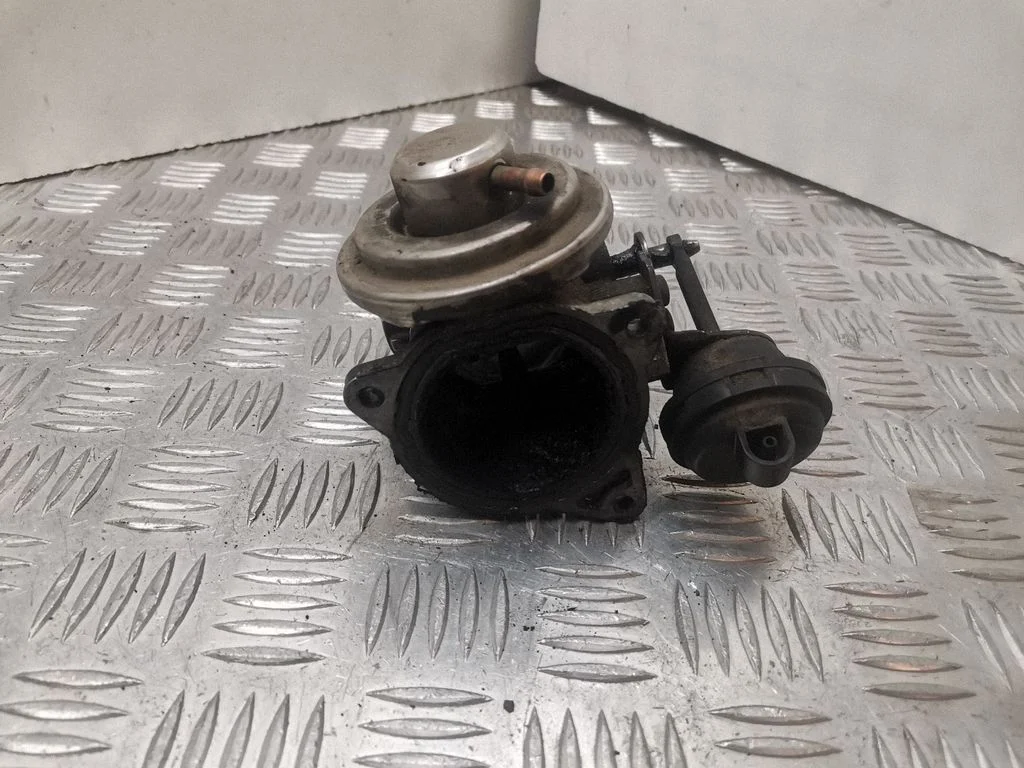 Throttle valve 03G129637