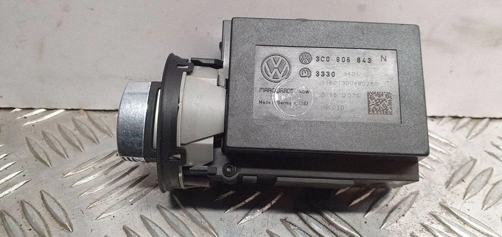 Aizdedzes slēdzene – Volkswagen Passat B6 (2005-2010)