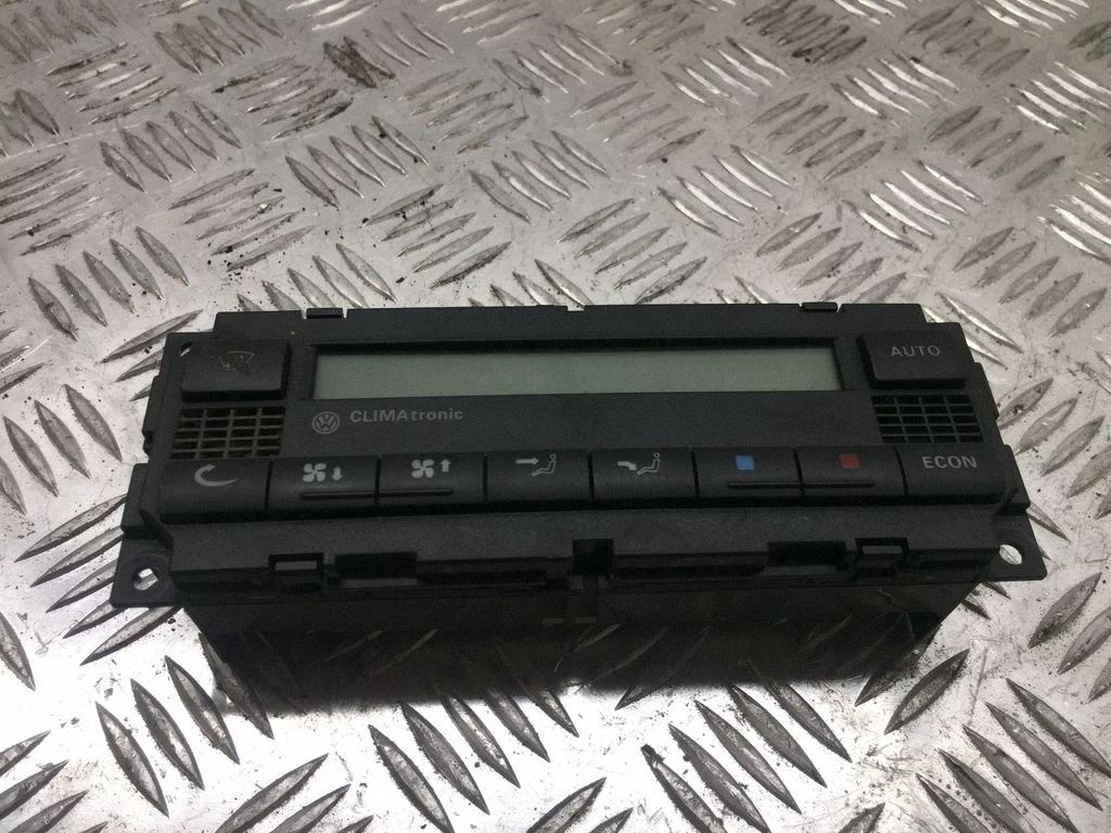 Gaisa kondicioniera/klimata/sildītāja vadības bloks (salonā) – Volkswagen Golf IV (1998-2005)