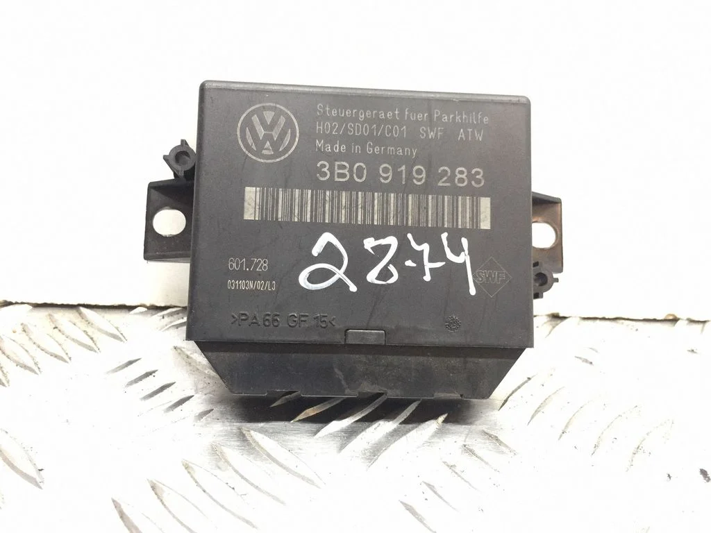 Parkošanās (PDC) sensoru vadības bloks – Volkswagen Passat B5.5 (2001-2005)