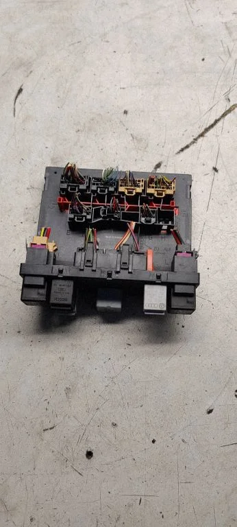 Fuse box set 3C0937049E