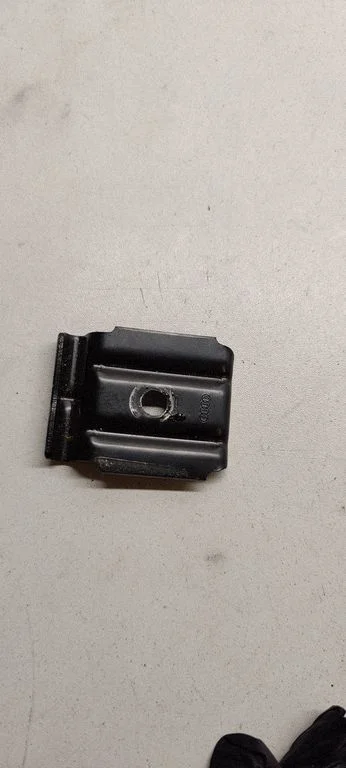 Battery bracket