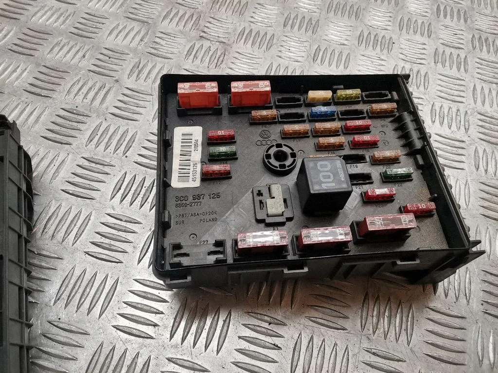 Drošinātāju kārba (komplekts) 3C0937125