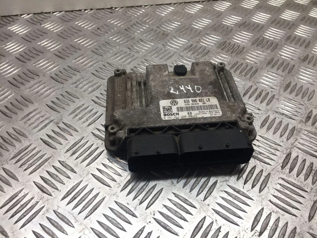 Sterownik silnika 03G906021LB