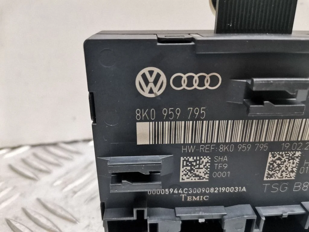 Door control unit/module 8K0959795