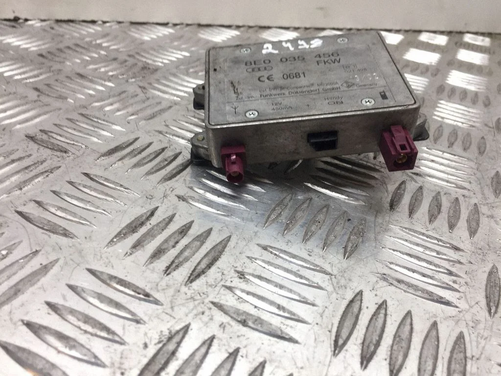 Wzmacniacz antenowy – Audi A4 S4 B6 8E 8H (2001-2005)