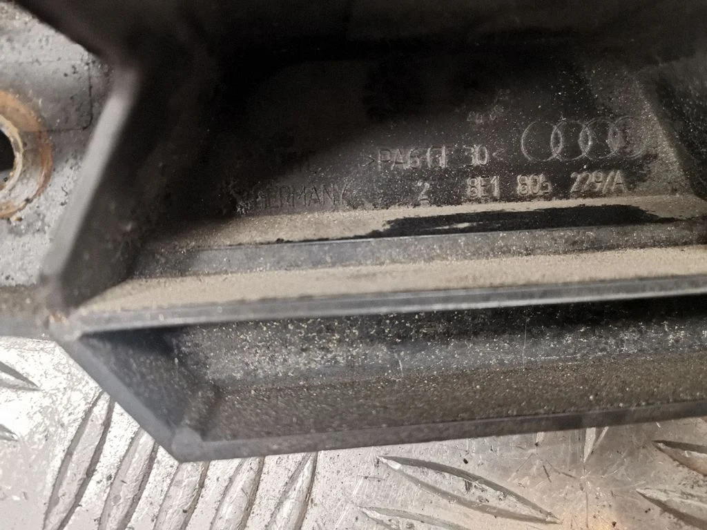 Aku klamber – Audi A4 S4 B7 8E 8H (2005-2008)