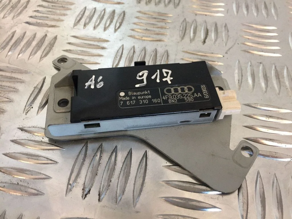 Aerial antenna amplifier 4F9035225AA