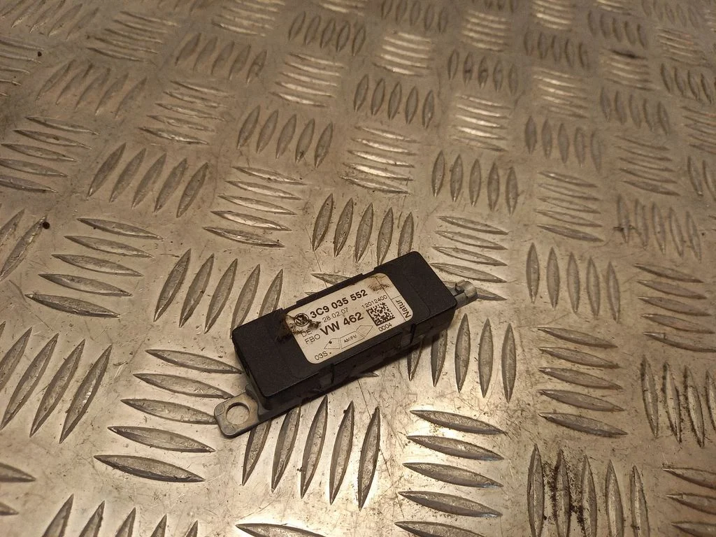 Antenas pastiprinātājs 3C9035552