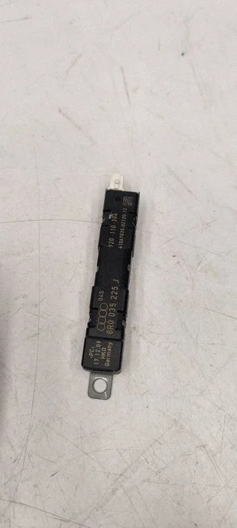 Aerial antenna amplifier – Audi Q5 SQ5 8R (2008-2017)