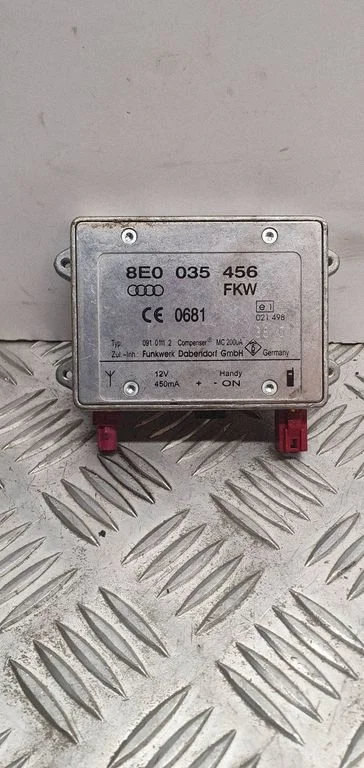 Wzmacniacz antenowy – Audi A4 S4 B7 8E 8H (2005-2008)