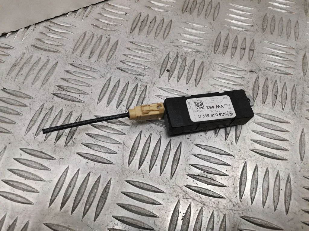 Aerial antenna amplifier – Volkswagen Passat B6 (2005-2010)