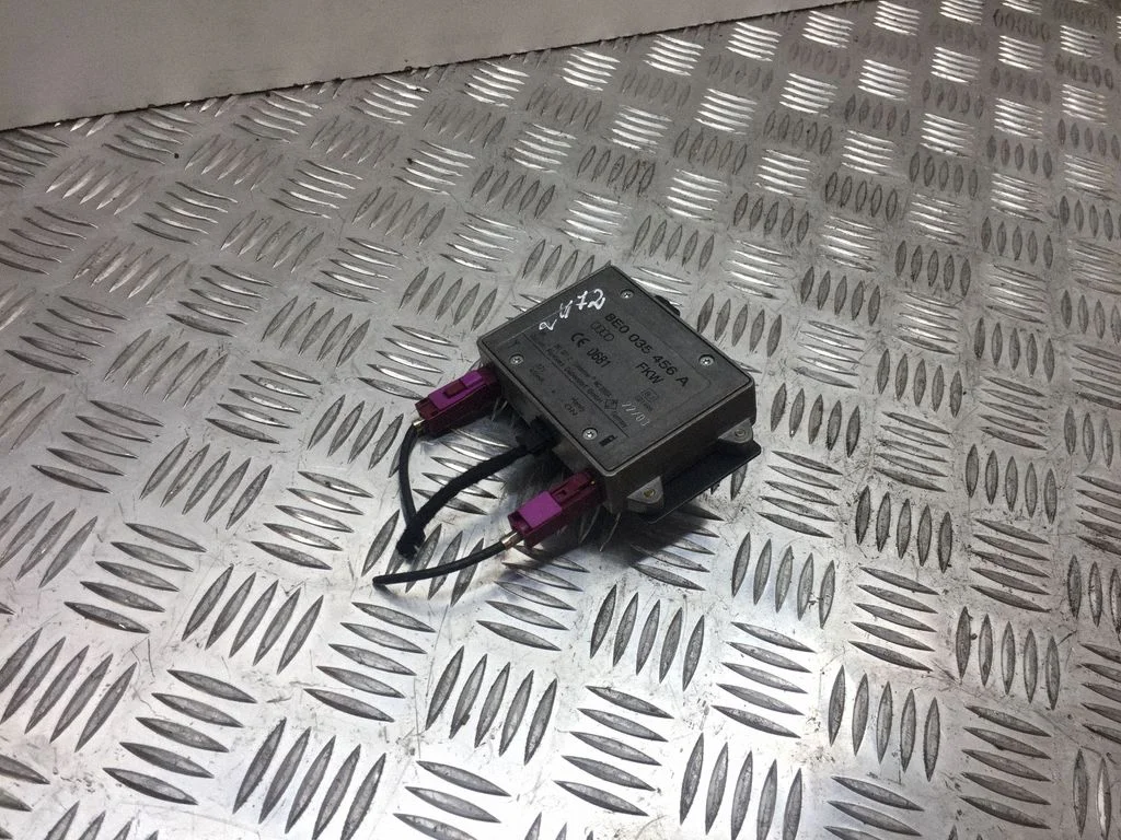 Antenas pastiprinātājs – Audi A4 S4 B6 8E 8H (2001-2005)