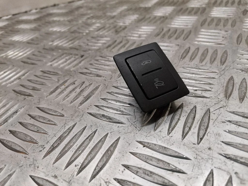 Alarm switch – Volkswagen Golf Plus (2005-2013)