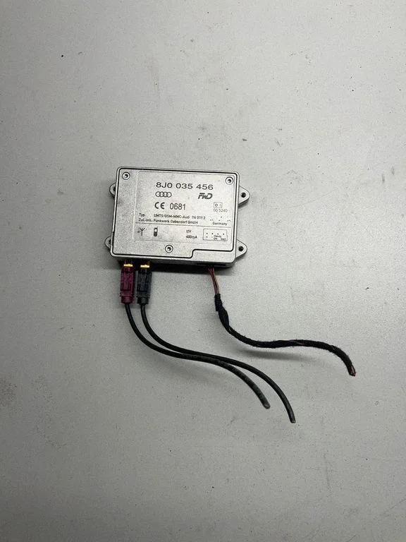 Aerial antenna amplifier – Audi A4 Allroad B8 (2008-2016)