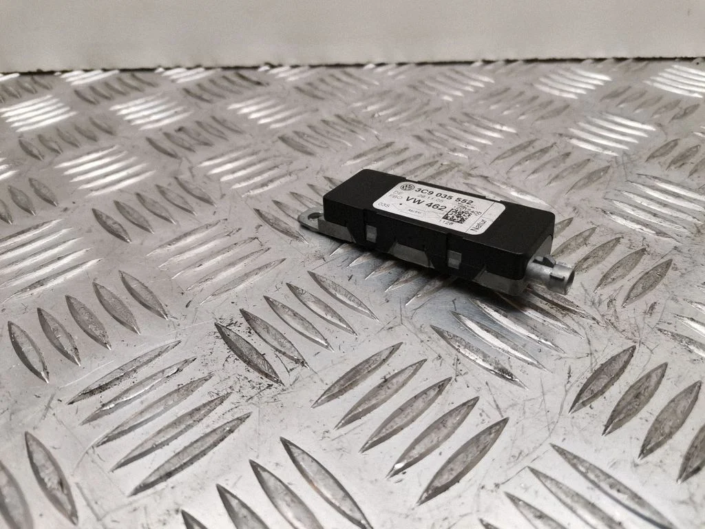 Antenas pastiprinātājs 3C9035552
