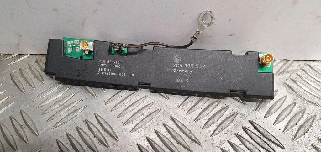 Aerial antenna amplifier – Volkswagen Passat B6 (2005-2010)