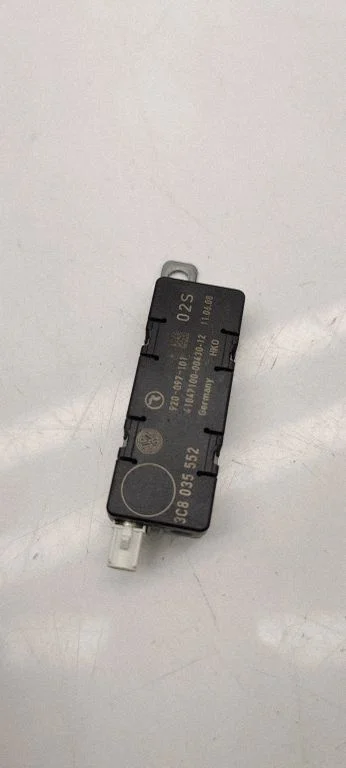 Antenas pastiprinātājs – Volkswagen Passat CC (2008-2016)