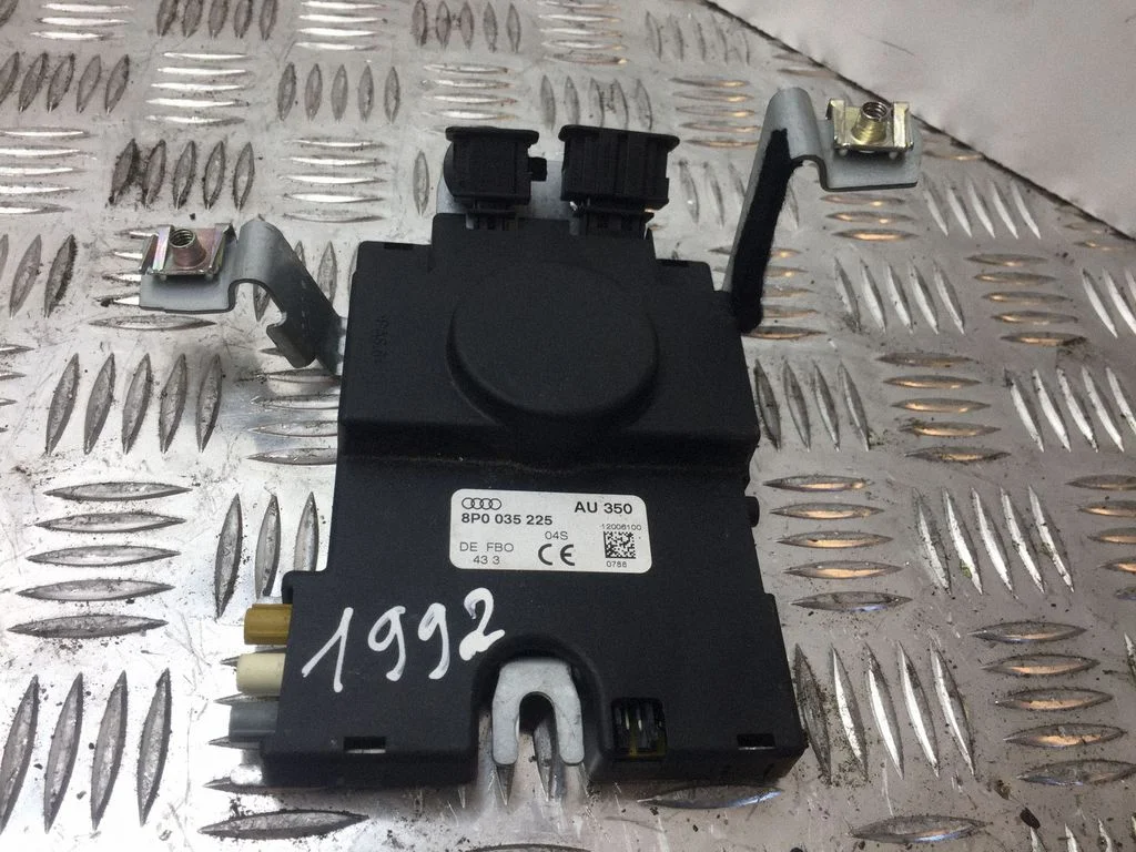 Aerial antenna amplifier 8P0035225