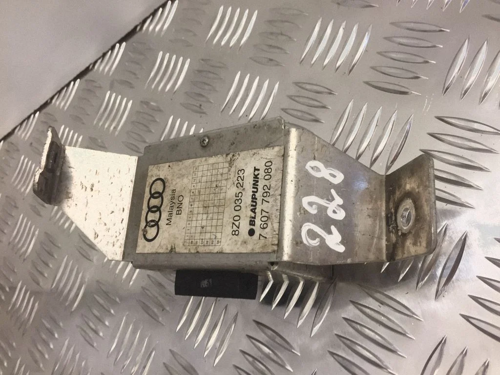 Sound amplifier 8Z0035223