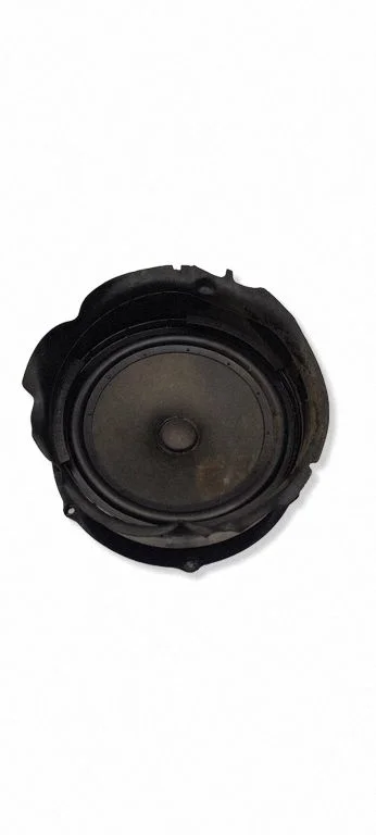 Skaļrunis (-ņi) priekšējās durvīs 1Q0035454