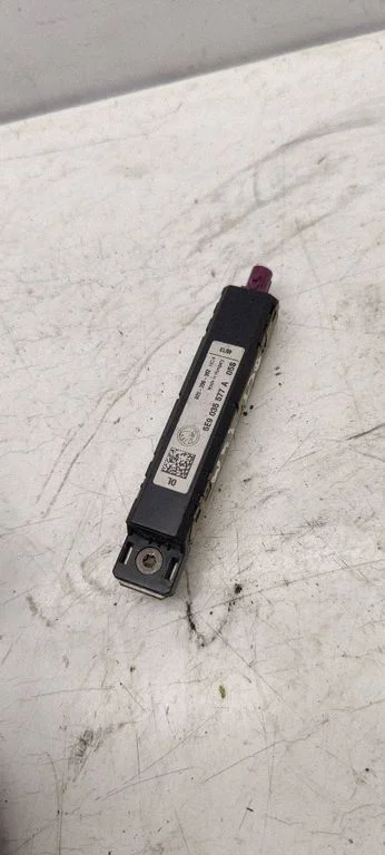 Aerial antenna amplifier – Skoda Octavia Mk3 (5E) (2013-2019)