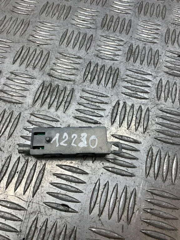 Aerial antenna amplifier – Volkswagen Passat B6 (2005-2010)
