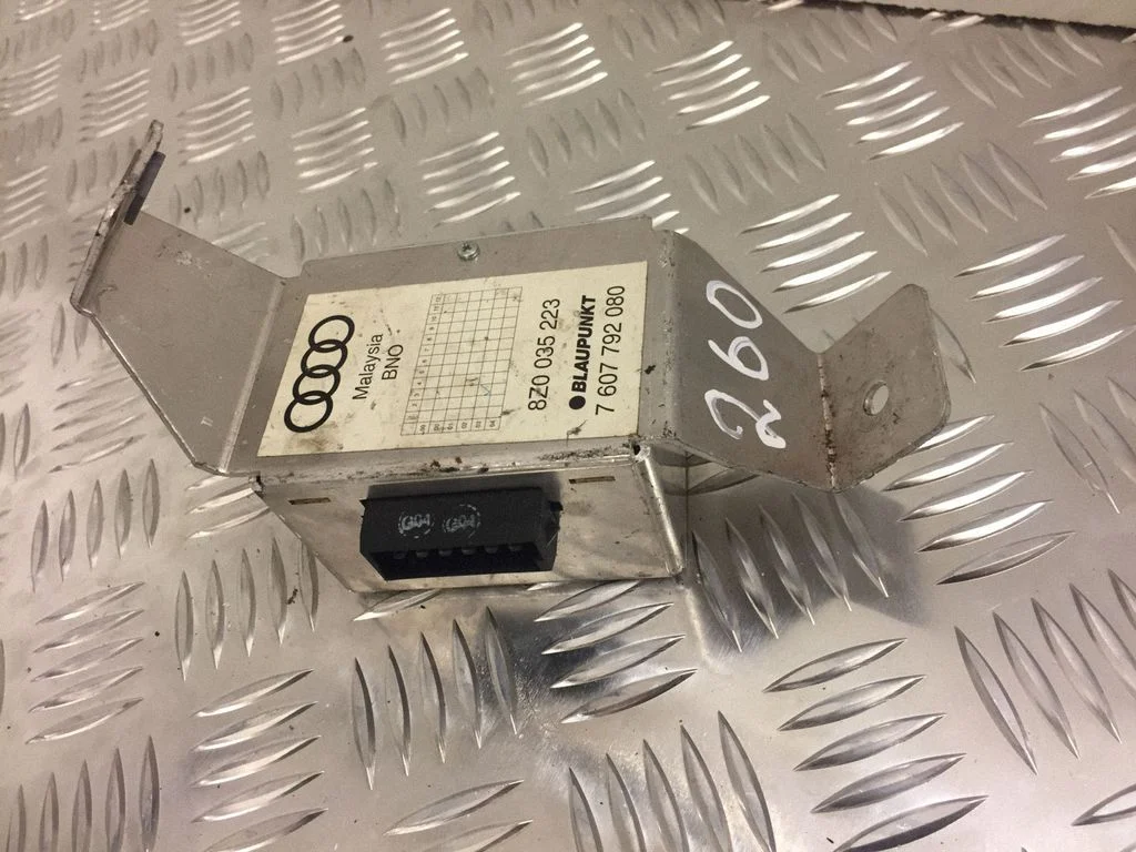 Sound amplifier 8Z0035223
