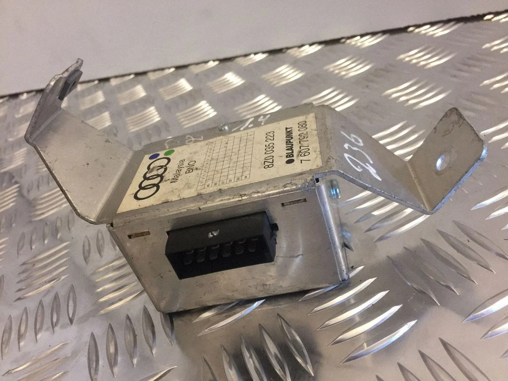 Sound amplifier 8Z0035223