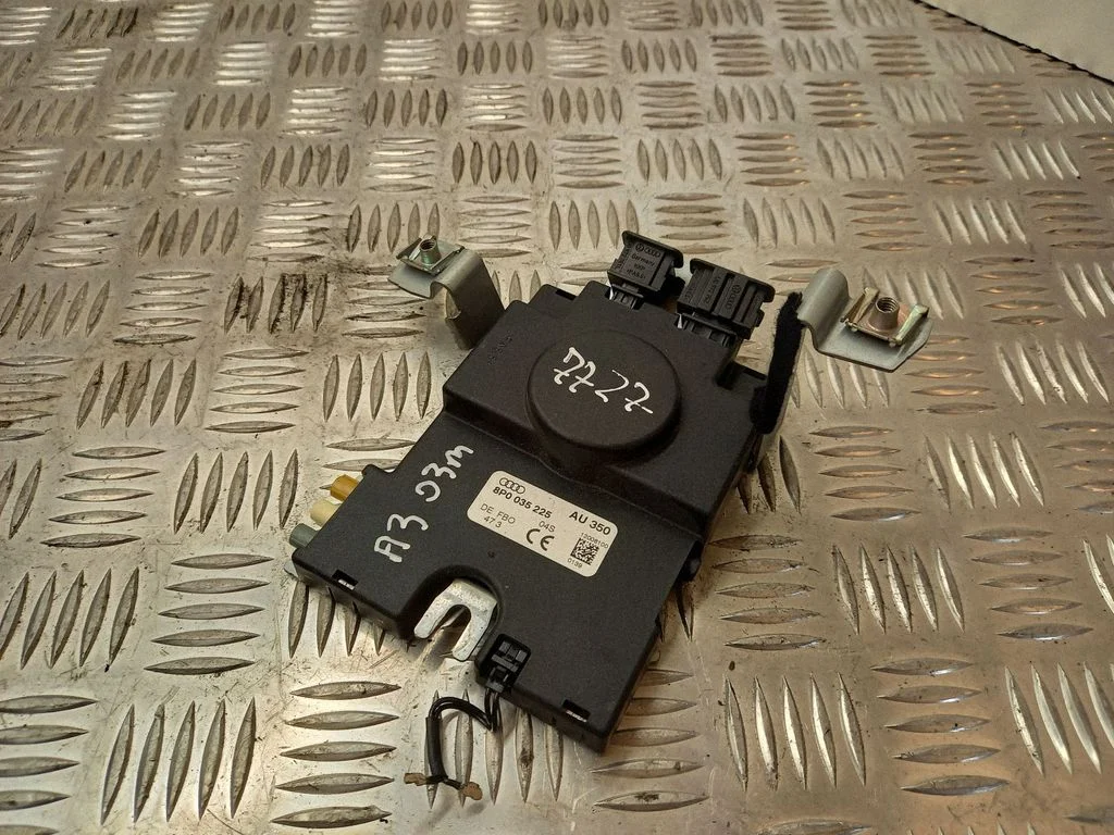 Aerial antenna amplifier 8P0035225