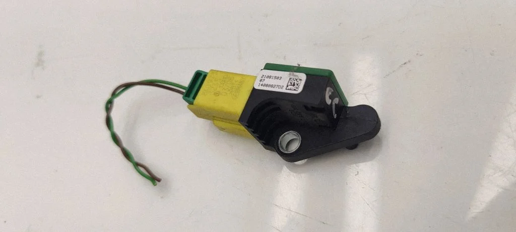 Drošības spilvenu trieciena sensors 8k0973323S