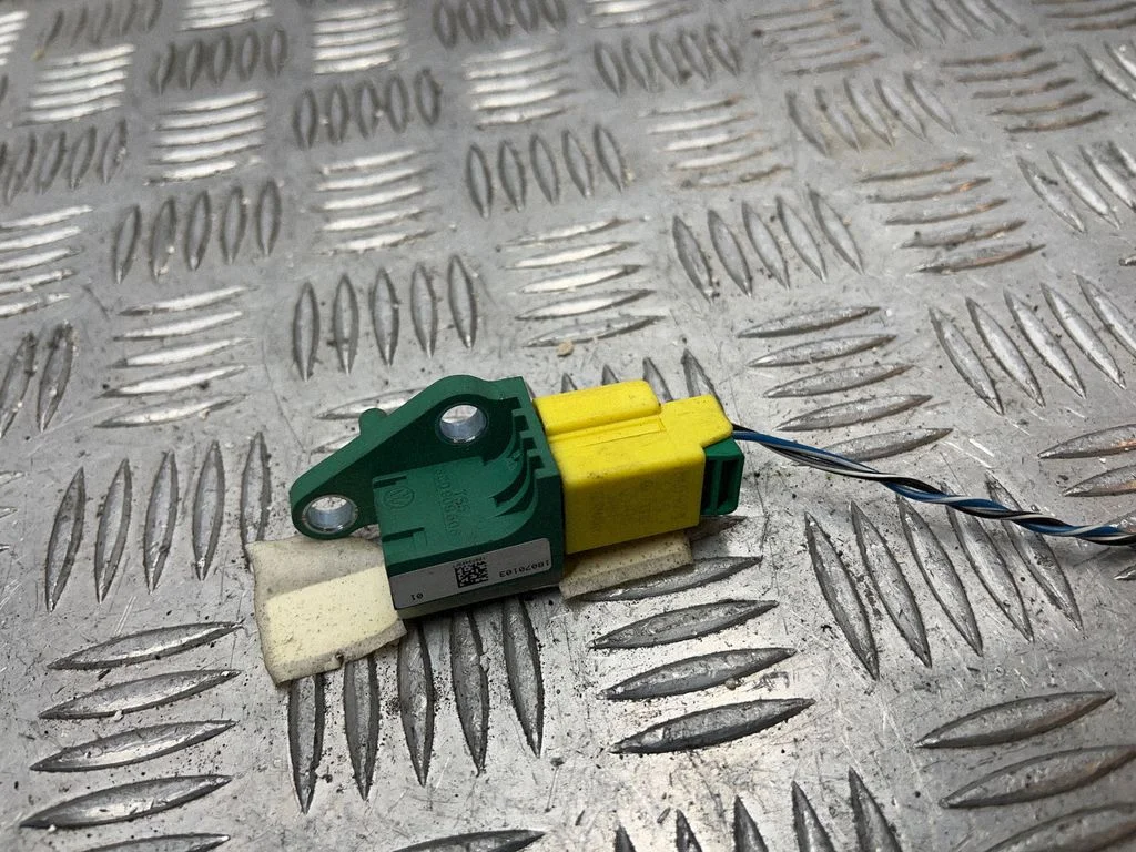 Drošības spilvenu trieciena sensors 3C0909606