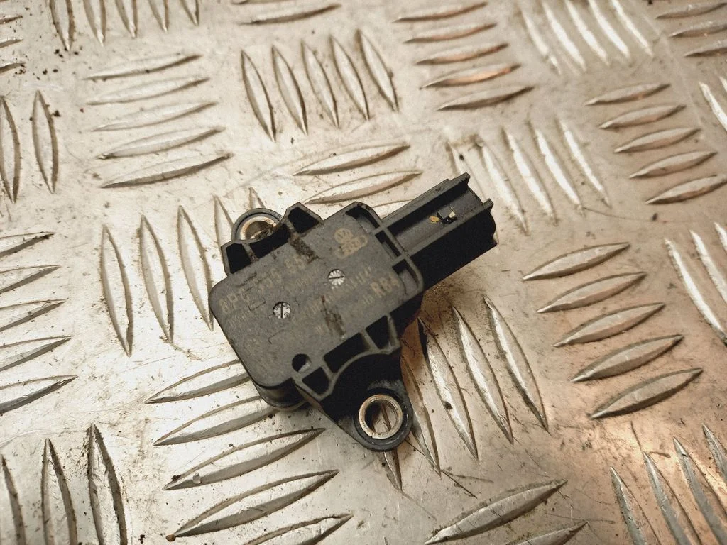 Airbag deployment crash/impact sensor 8P0955557